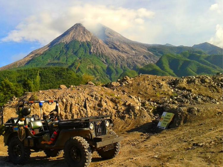 Uji Adrenalin Lewat Lava Tour Merapi. Berani?