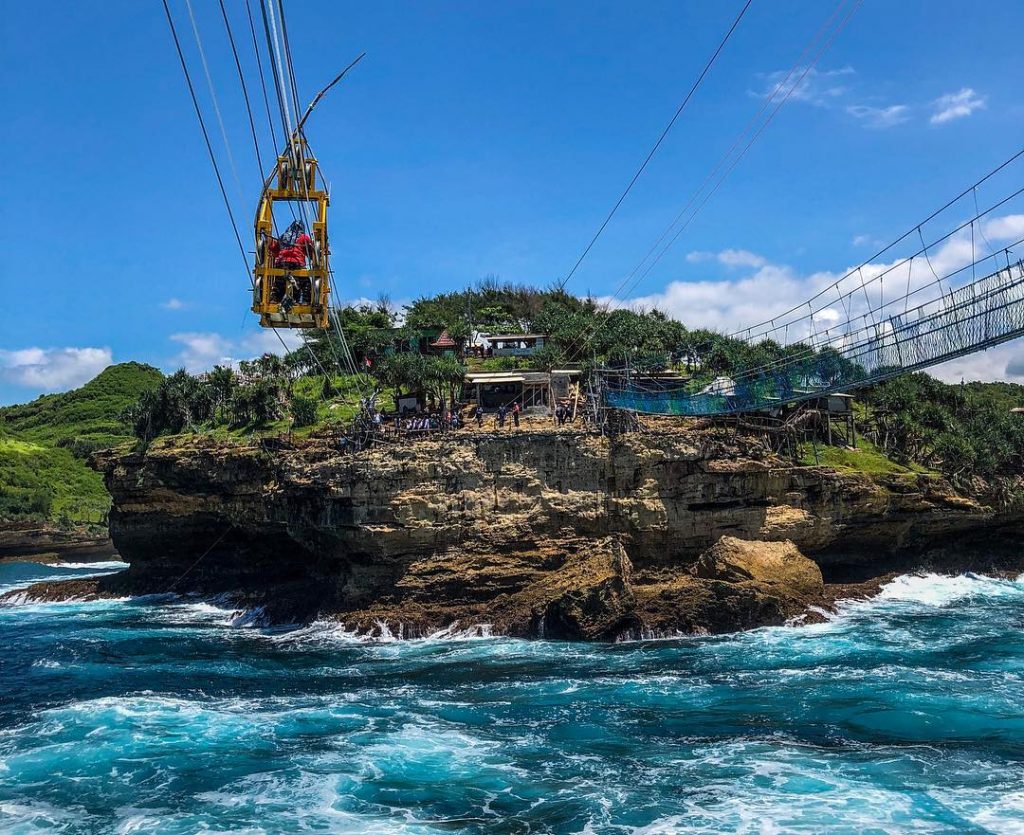 Uji Adrenalinmu di Pantai Timang!
