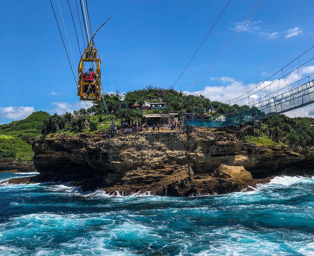 Uji Adrenalinmu di Pantai Timang!