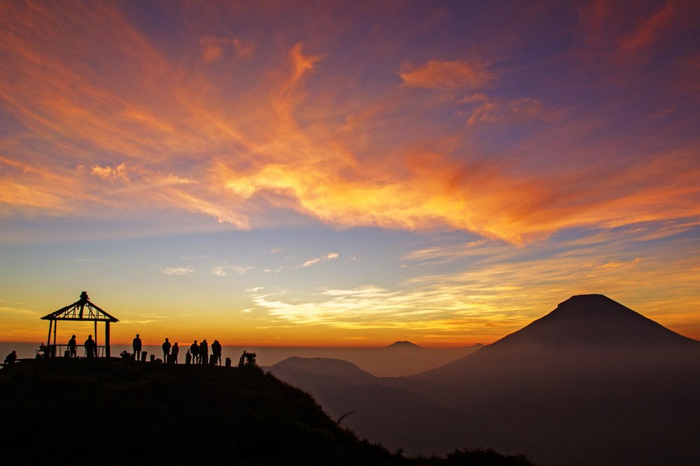 Berburu Golden Sunrise di Bukit Sikunir Dieng