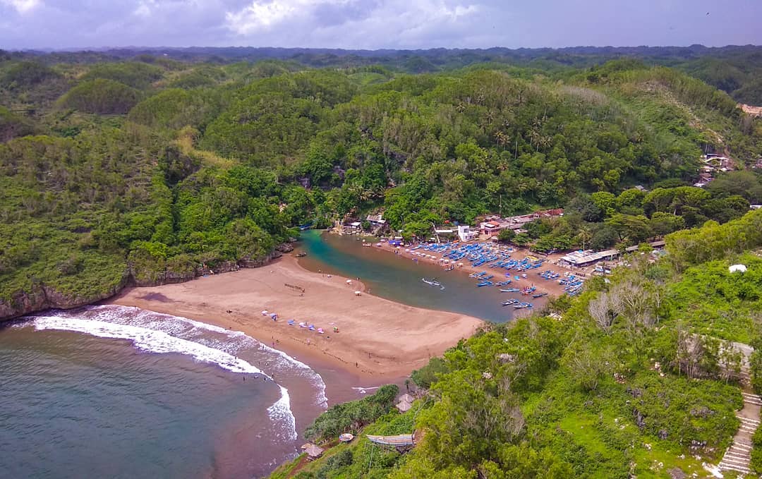 Mengintip Keindahan Pantai Baron dari Ketinggian