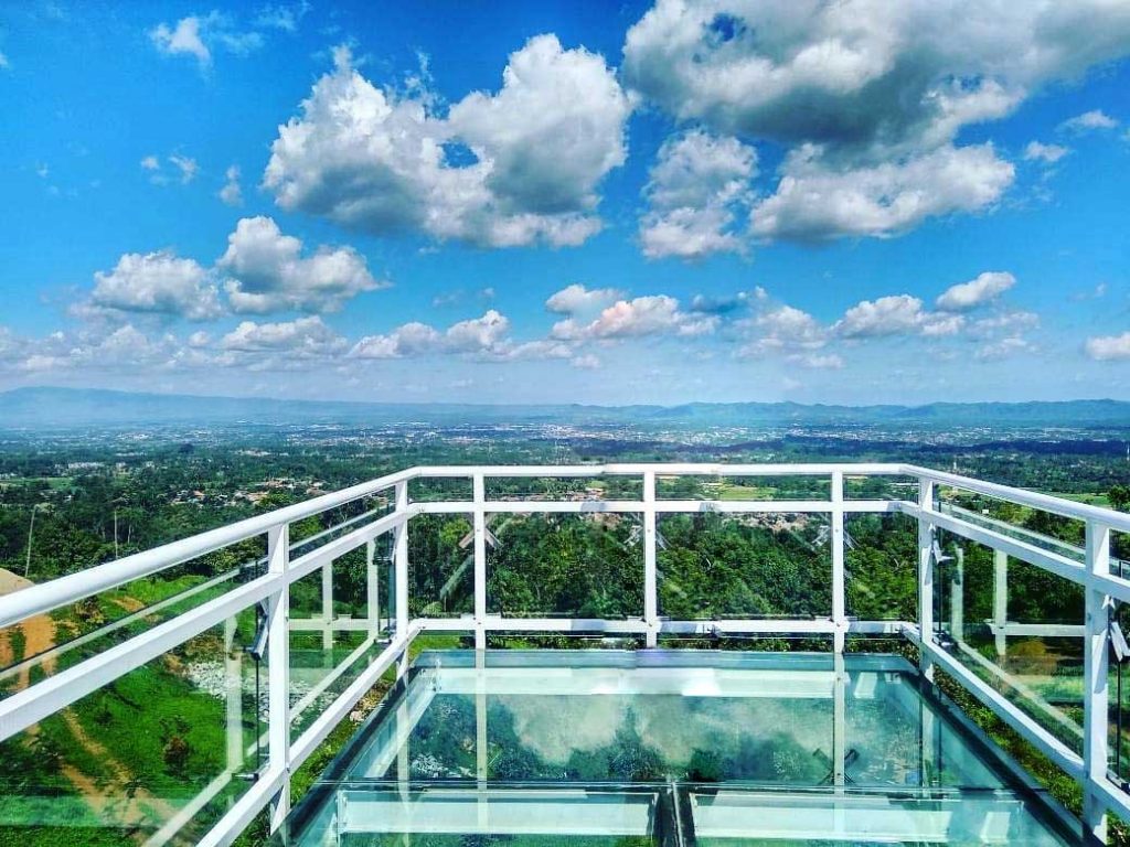 Melintasi Jembatan Kaca Batu Angkruk Dieng