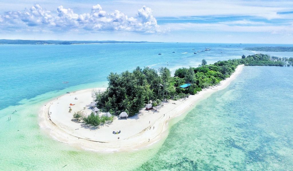 Mengunjungi Surga Kecil di Bintan, Pulau Beralas Pasir