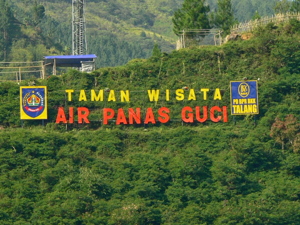 Mencoba Relaksasi di Pemandian Air Panas Guci Tegal