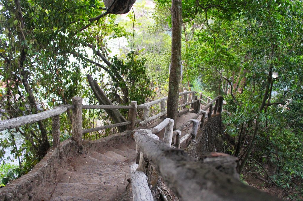 Pantai Karang Bolong