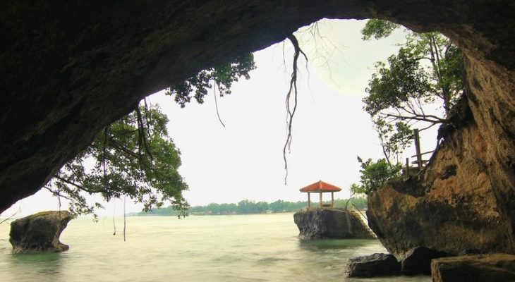 pantai karang bolong