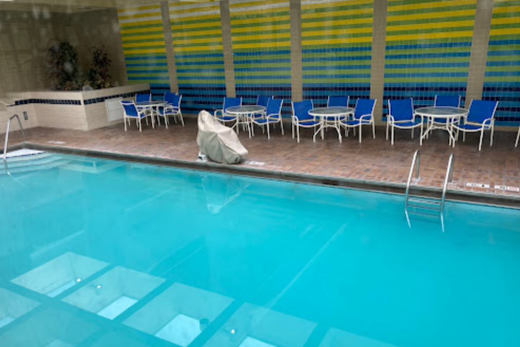Swimming Pool Hotel Crowne Plaza Knoxville Downtown